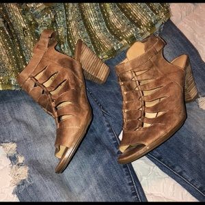 Tan Naturalizer sandals